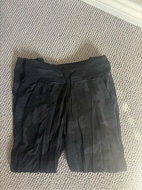 lululemon athletica Black Camouflage Capris